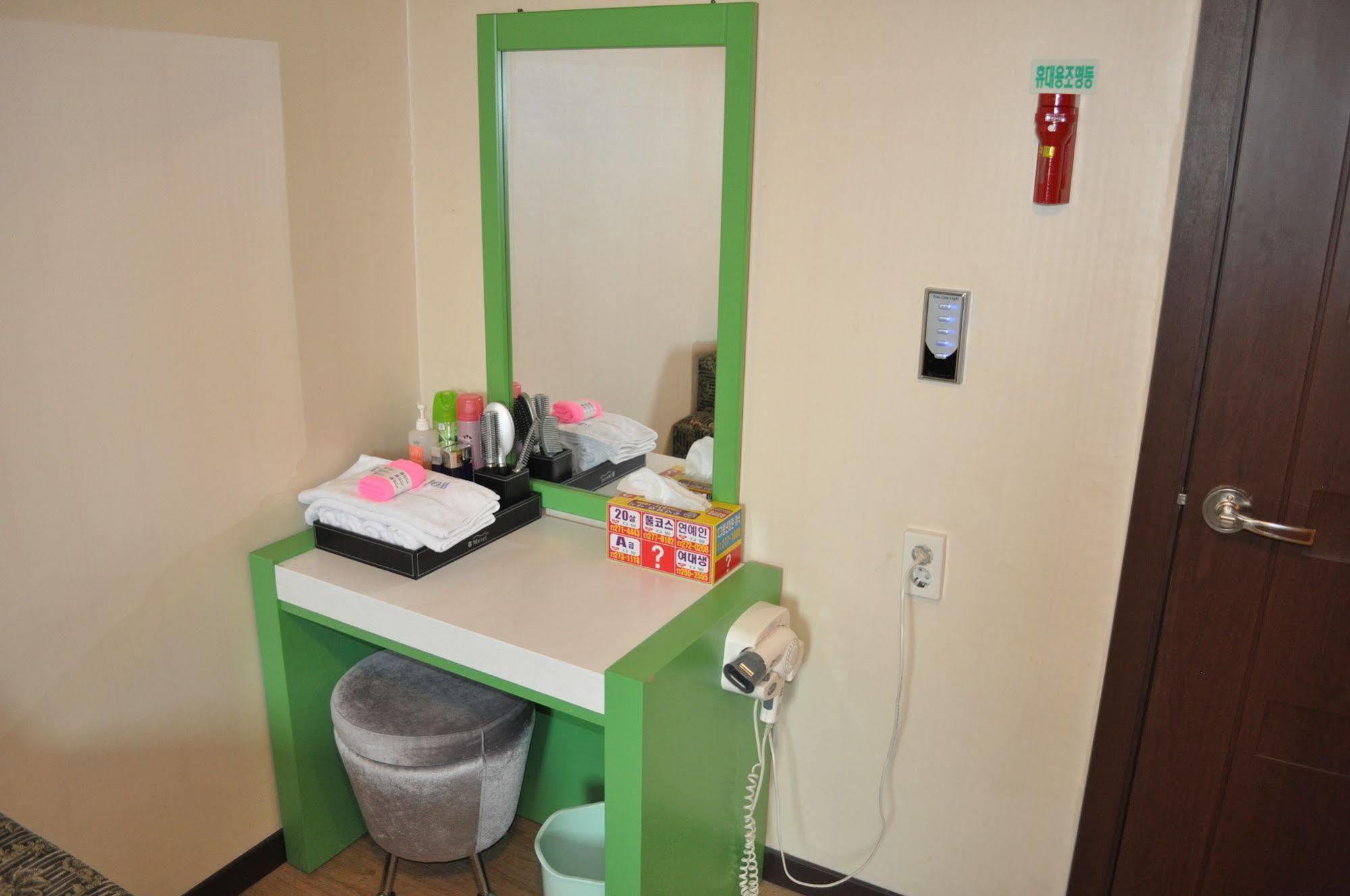 Goodstay Woosin Hotel จอนจู ภายนอก รูปภาพ