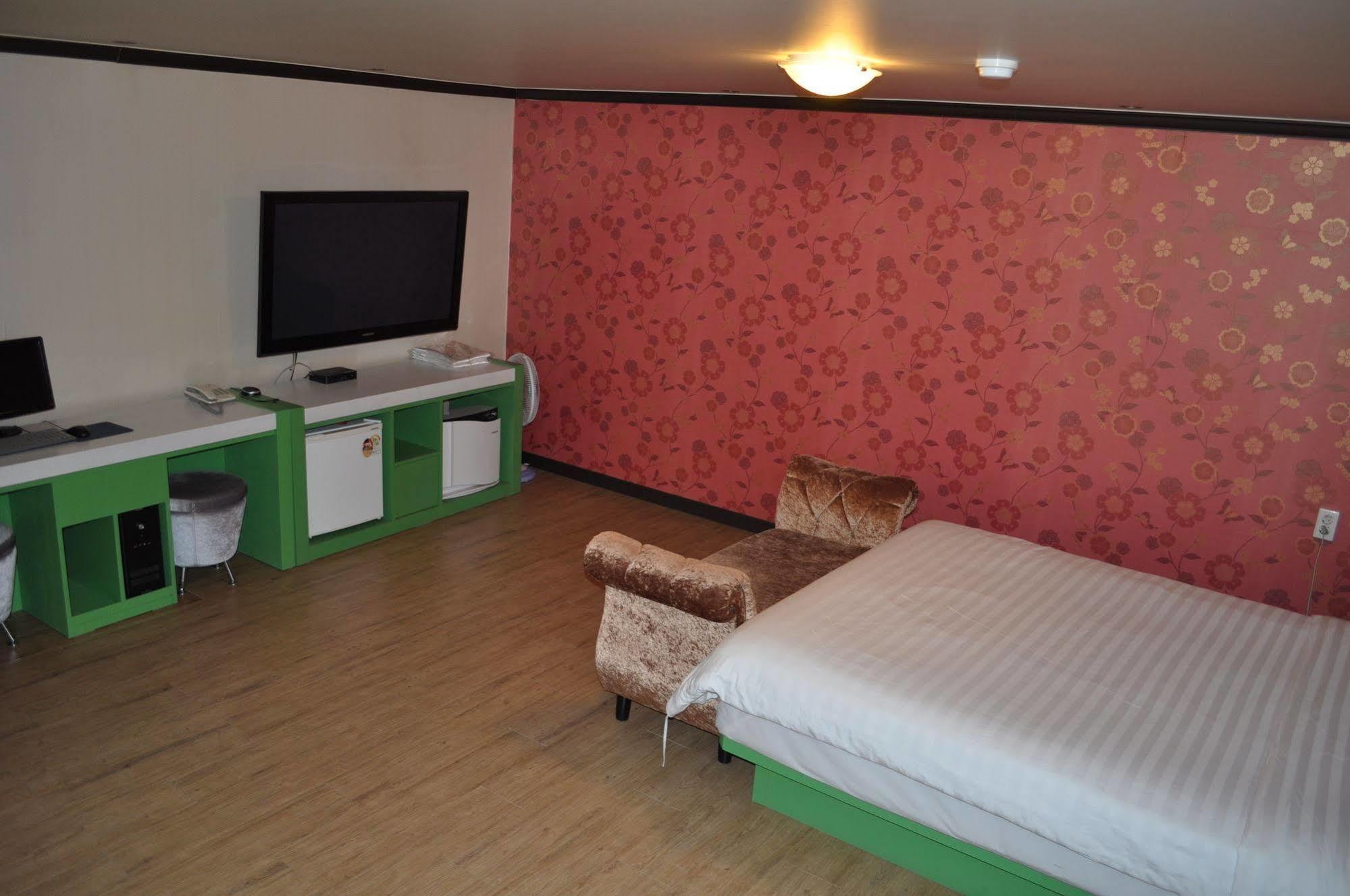 Goodstay Woosin Hotel จอนจู ภายนอก รูปภาพ