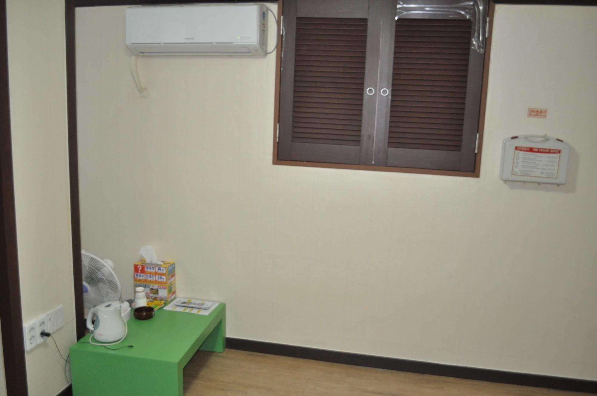 Goodstay Woosin Hotel จอนจู ภายนอก รูปภาพ